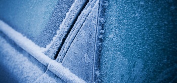 Évitez le givre sur le pare-brise de votre voiture