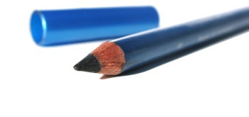 Tailler un eye-liner en crayon sans l'écraser